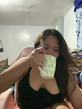 _UrSingleMamiBella_ élő XXX-chatje