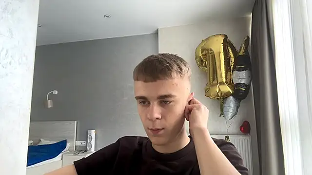 Show modela SoloFury na web-kameri