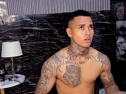 tyler_bell_'s Webcam Show