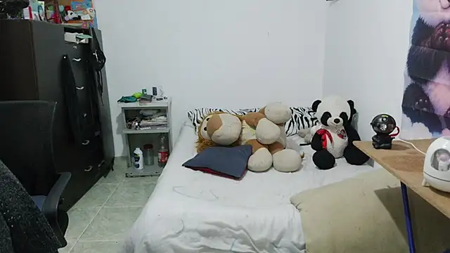 curly_greeneyed Chat XXX in diretta