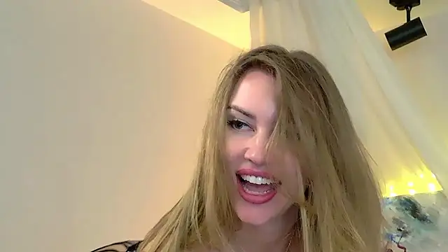 دردشة LuisaSin الجنسية المباشرة