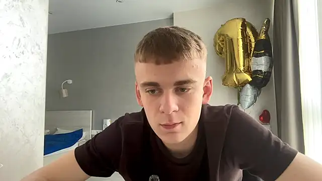 Show modela SoloFury na web-kameri