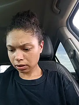 Trashy33 Show in webcam