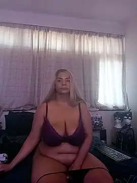 LaReineCleo's Live XXX Chat