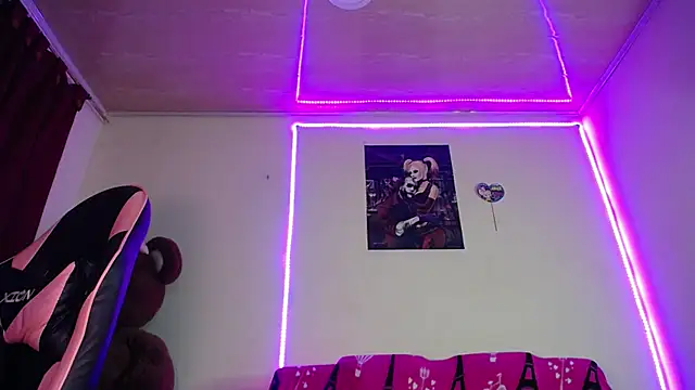 yuliana_19 Show in webcam