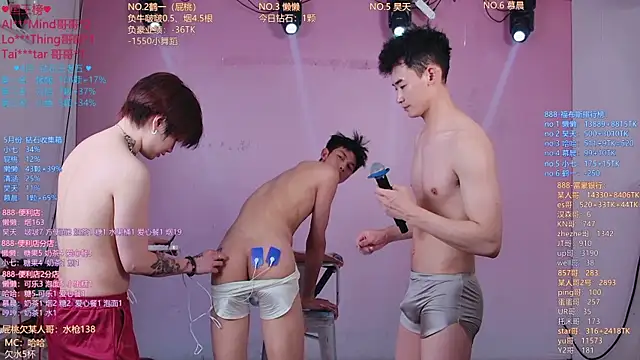 XXX chat uživo modela TNT-888