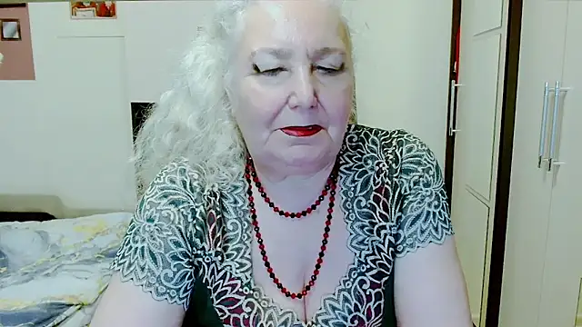 GrannyAlisa Adlı Modelin Canlı Sohbet Odası