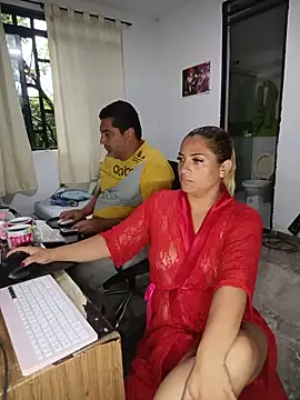 hotandfierylatinos2023: διαδικτυακό σόου στην κάμερα