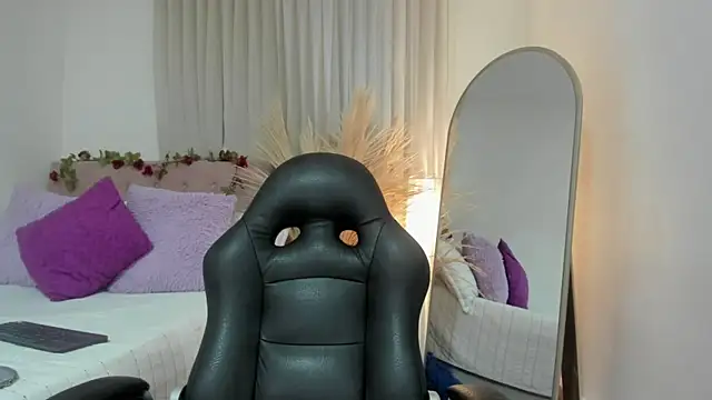 دردشة Charlotte_pleasure الجنسية المباشرة