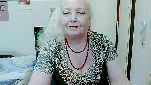 GrannyAlisa élő XXX-chatje