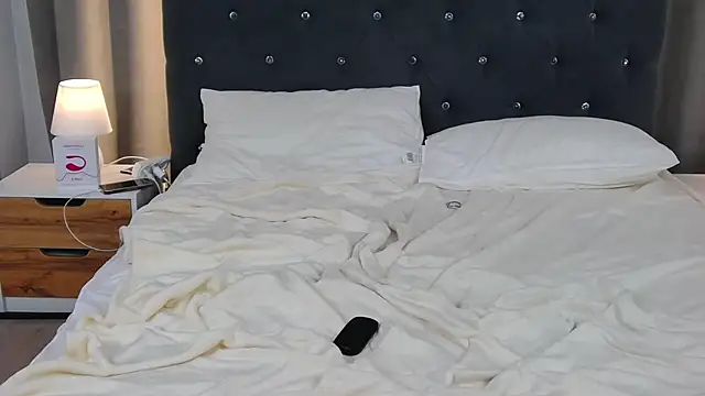 VikkyVonn live XXX chat