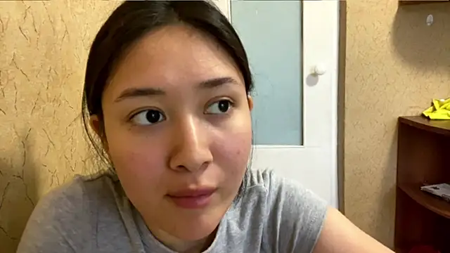 YourMiIa live XXX chat