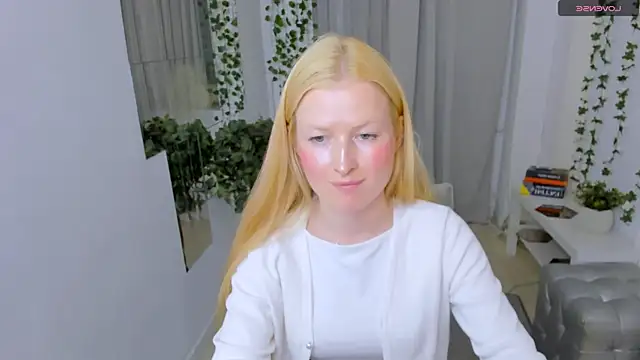 Chat +18 de Laly_Peach ao vivo