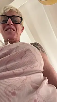 bornsinfull's Live XXX Chat