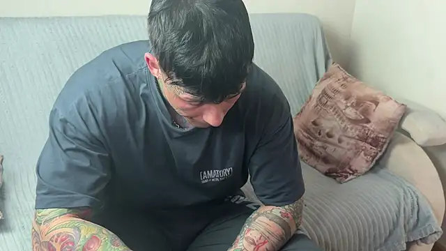 XXX chat uživo modela Anubisgods