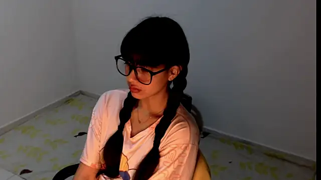meganmiauu Adlı Modelin Canlı XXX Sohbeti