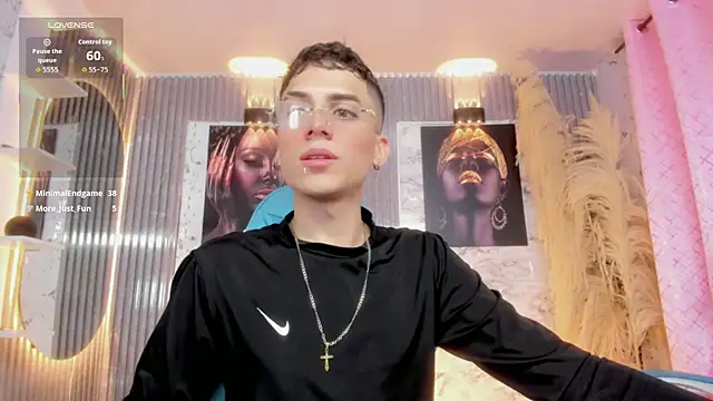 Webkamerová show latino_boyy_