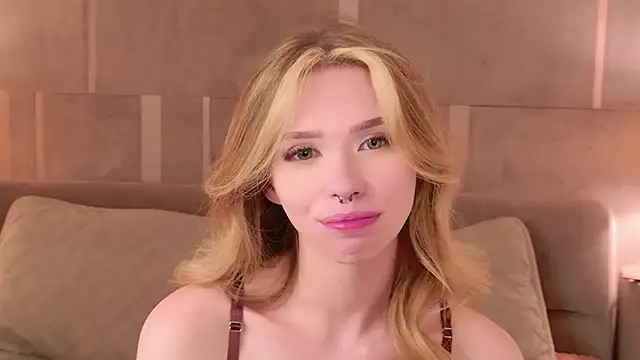 Sierra_Fane Chat XXX in diretta