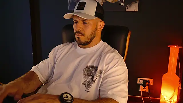 Show modela AngeloEric na web-kameri