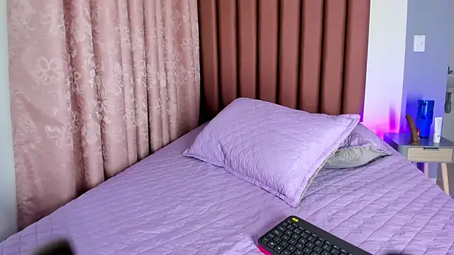 TaylorKimy's Live XXX Chat