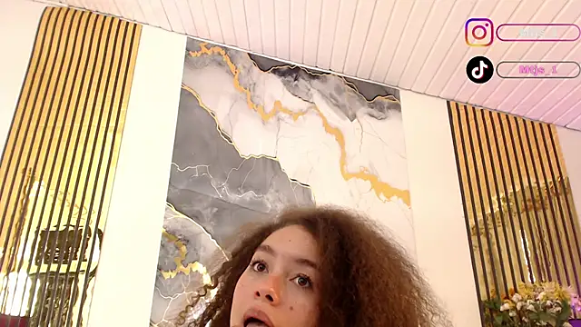 Chat +18 de MiticaBrennet_ ao vivo