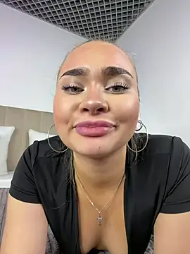 MonicaWestt Show Webcam