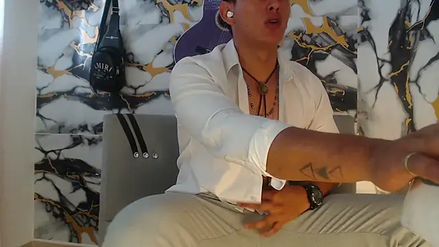 Hiroshi_Shen's Live XXX Chat