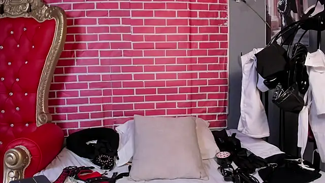 LiliThara's Live XXX Chat