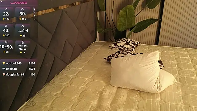 TrishaRey Adlı Modelin Canlı XXX Sohbeti