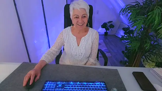 LovelyHelena's Live XXX Chat