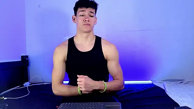 Luke_Muscle élő XXX-chatje