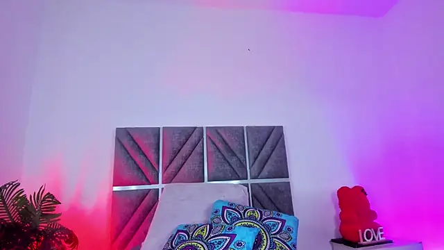 AlombraMorris Adlı Modelin Canlı XXX Sohbeti