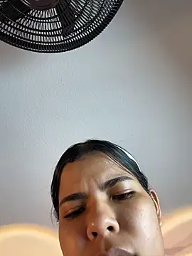 IsabellaMonet 即時 XXX 聊天