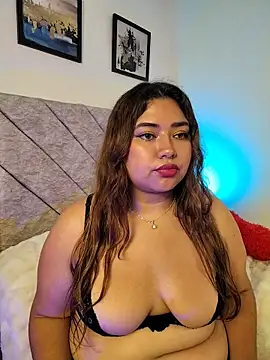 XXX chat uživo modela CurvyLolaX