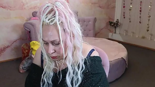 Penelope_Pinkyn Webbikameraesitys