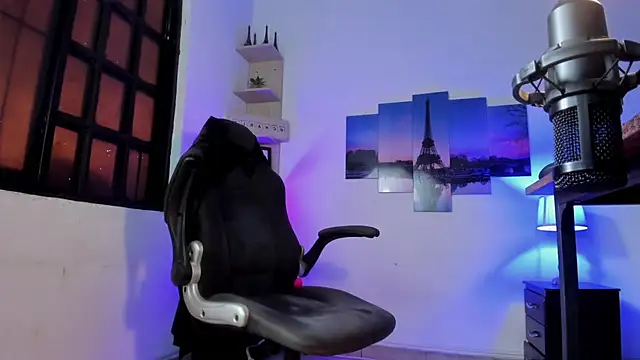 Naughty_Charlyのウェブカメラショー