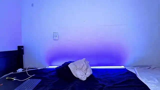 Luke_Muscle Show in webcam