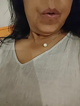 NakedMILFx Chat XXX live