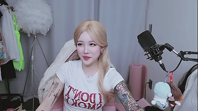MISA_02: вебкам-шоу