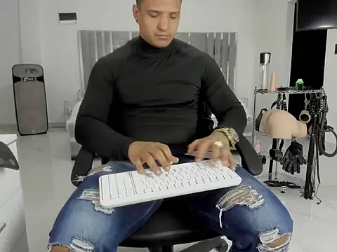 XXX chat uživo modela master_leather