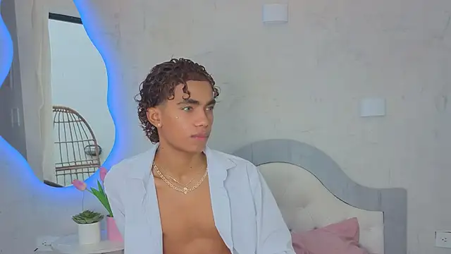 AlanCutee Adlı Modelin Canlı XXX Sohbeti