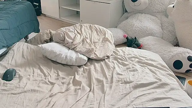 Chat +18 de CeriseLapine ao vivo