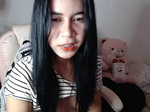 Pertunjukan Kamera Web TransPetite1