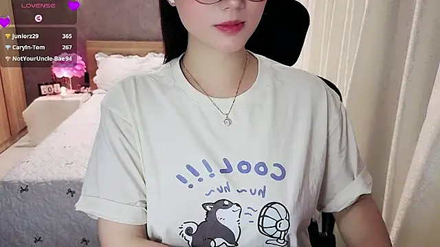 JENNIE-16 Adlı Modelin Canlı XXX Sohbeti