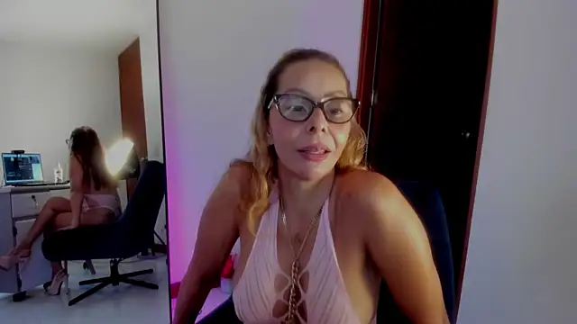 AvaCollinss' Live XXX Chat