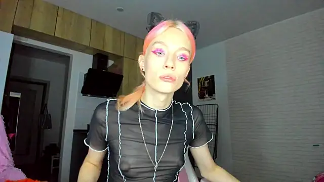 _Alice_Kitty Show in webcam