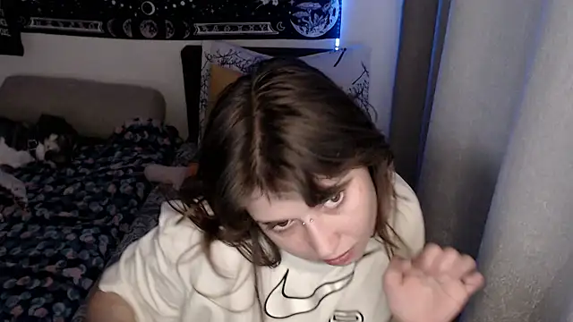 AlienforTwenty Chat XXX in diretta