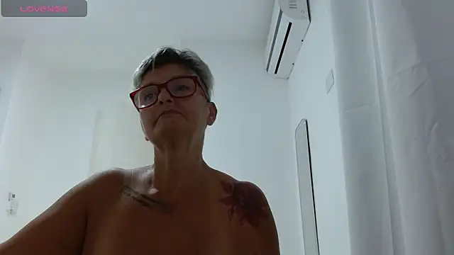 bety-cum2 Adlı Modelin Canlı XXX Sohbeti