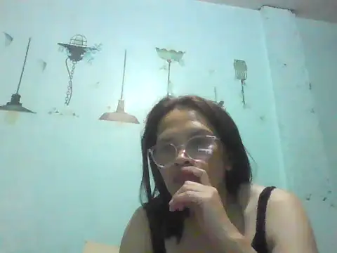 momshe2026's Webcam Show