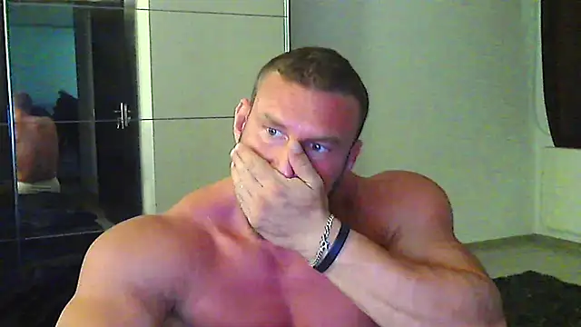 muscularkevin's Live XXX Chat